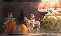 Натюрморт с лошадкой